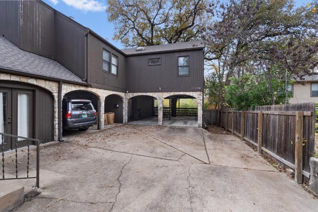 Building Photo - 2109 Bridle Path