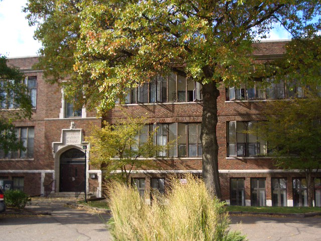 Building Photo - Parkway Apartments
