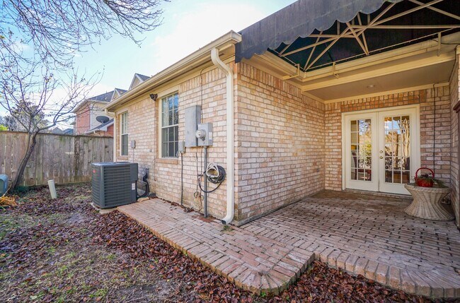 Building Photo - 1131 Enclave Square E