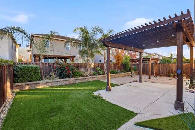 Building Photo - 1818 Tarragon Dr