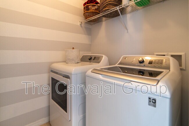 Building Photo - 2210 Seven Oaks Dr