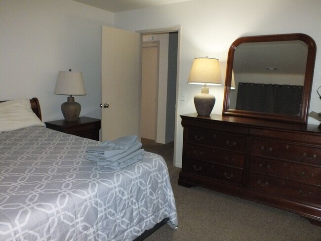 Building Photo - Rescue 2/2 1050 sf home with garage and yard!