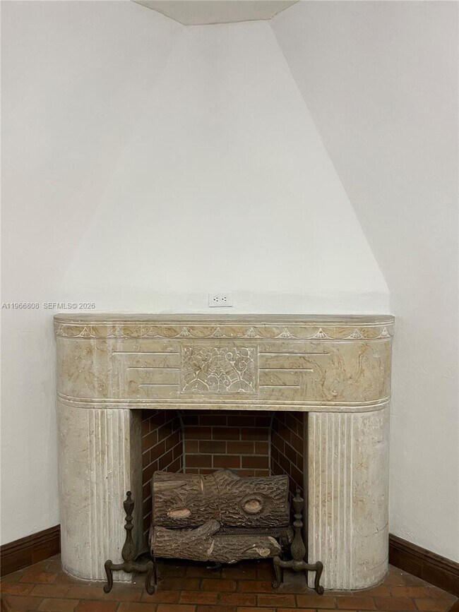 Building Photo - 814 Michigan Ave