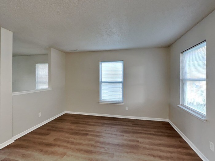 Building Photo - 9207 Wandflower Dr