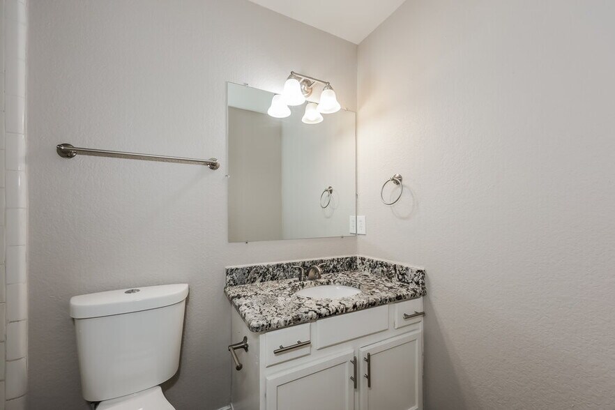 Building Photo - 1820 Berkley Dr