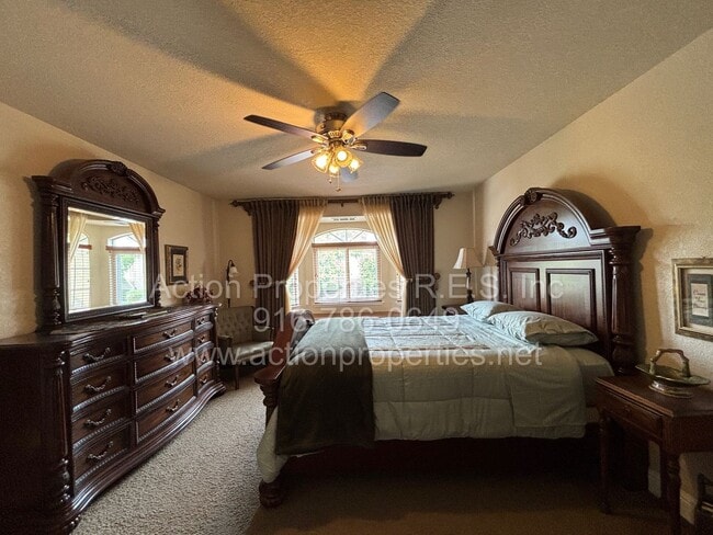 Building Photo - Gorgeous Villa - 3 Bed, 2.5 Bath - Beautiful Views - Highly Desirable Neighborhood!