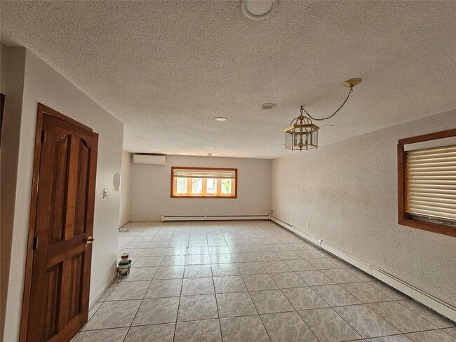Building Photo - 2518 Tiemann Ave