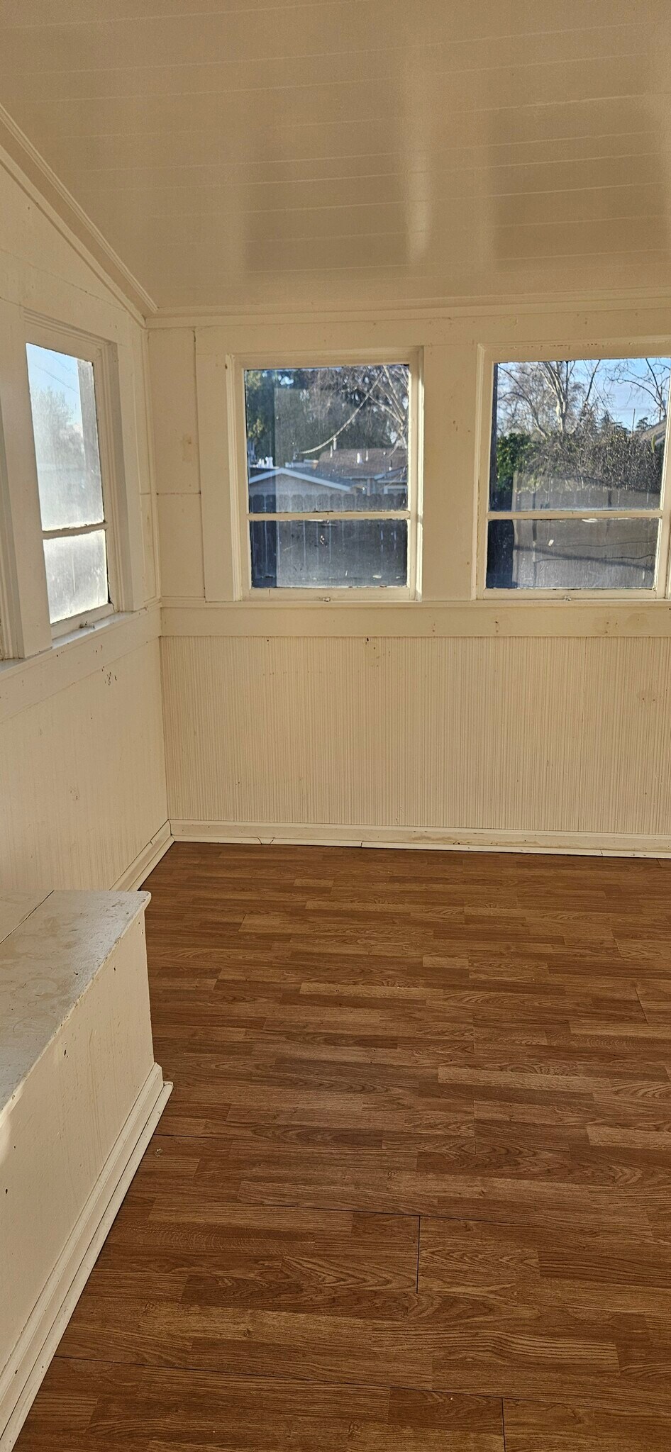 Building Photo - 609 E Main St