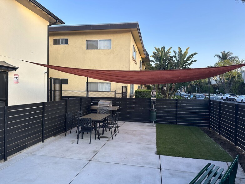 Patio Amenity - 13804 Moorpark St