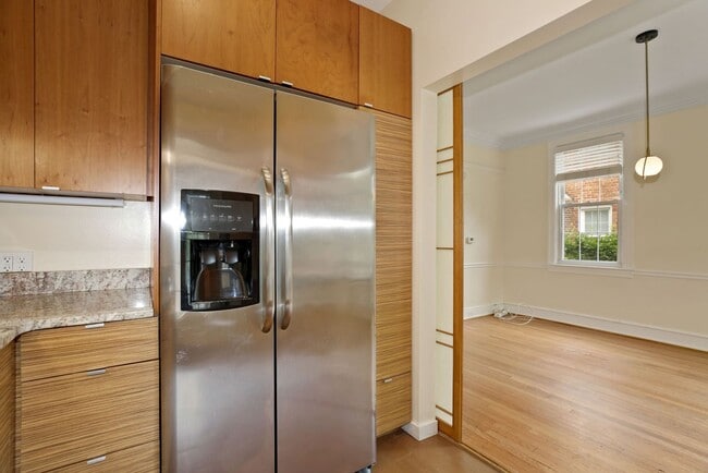 Building Photo - Available Now! 4 Bedroom  3.5  Bathroom Townhouse //Woodley Park// Garage, Driveway & 3 Levels of...