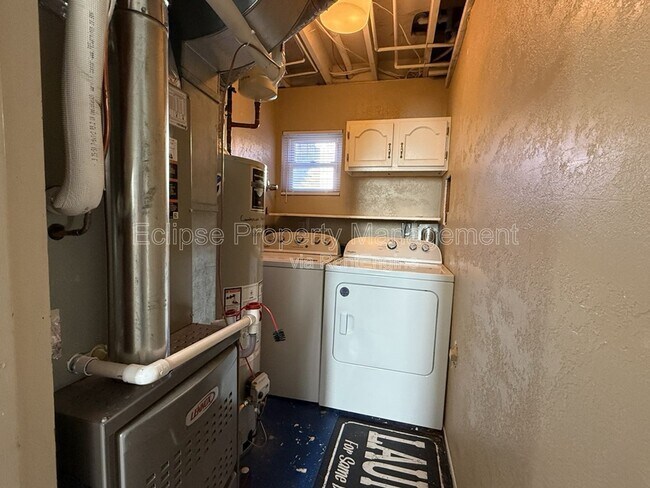 Building Photo - 2810 Bookcliff Ave