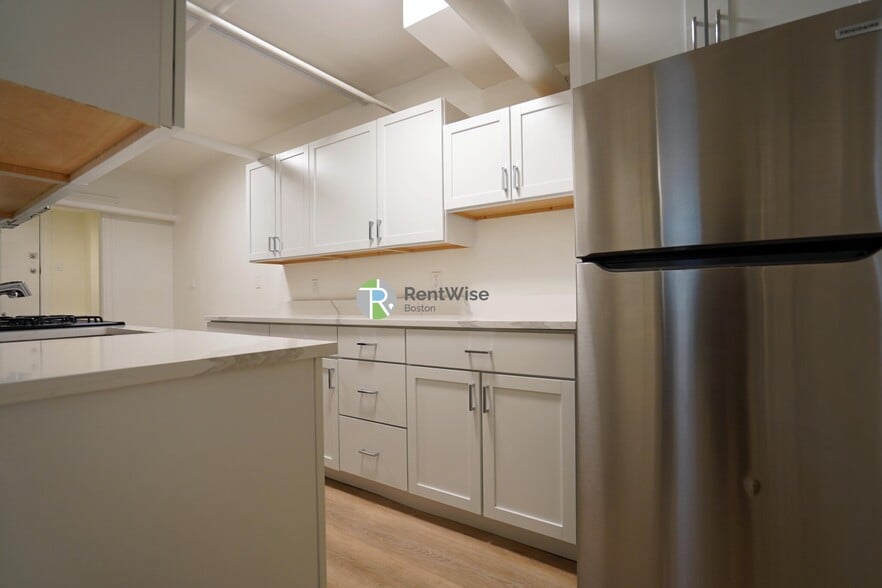 Building Photo - 6 Camelot Ct