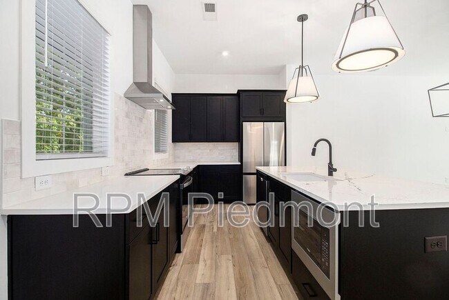 Building Photo - 205 Firefly Cir