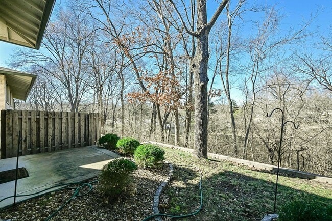 Building Photo - 3 Bedroom Manchester Condo