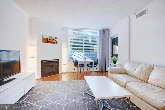 Building Photo - 3101 N Hampton Dr