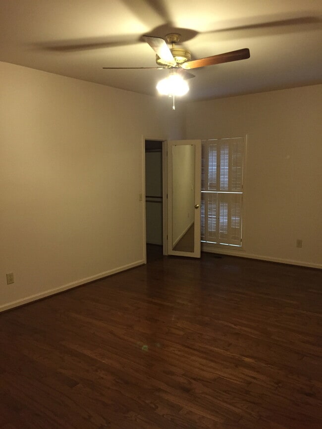 Building Photo - Residential Home on East University Drive!!