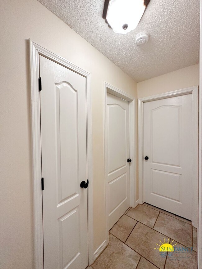 Building Photo - Adorable 3 Bedroom Home located  in Fort Walton Beach Home!