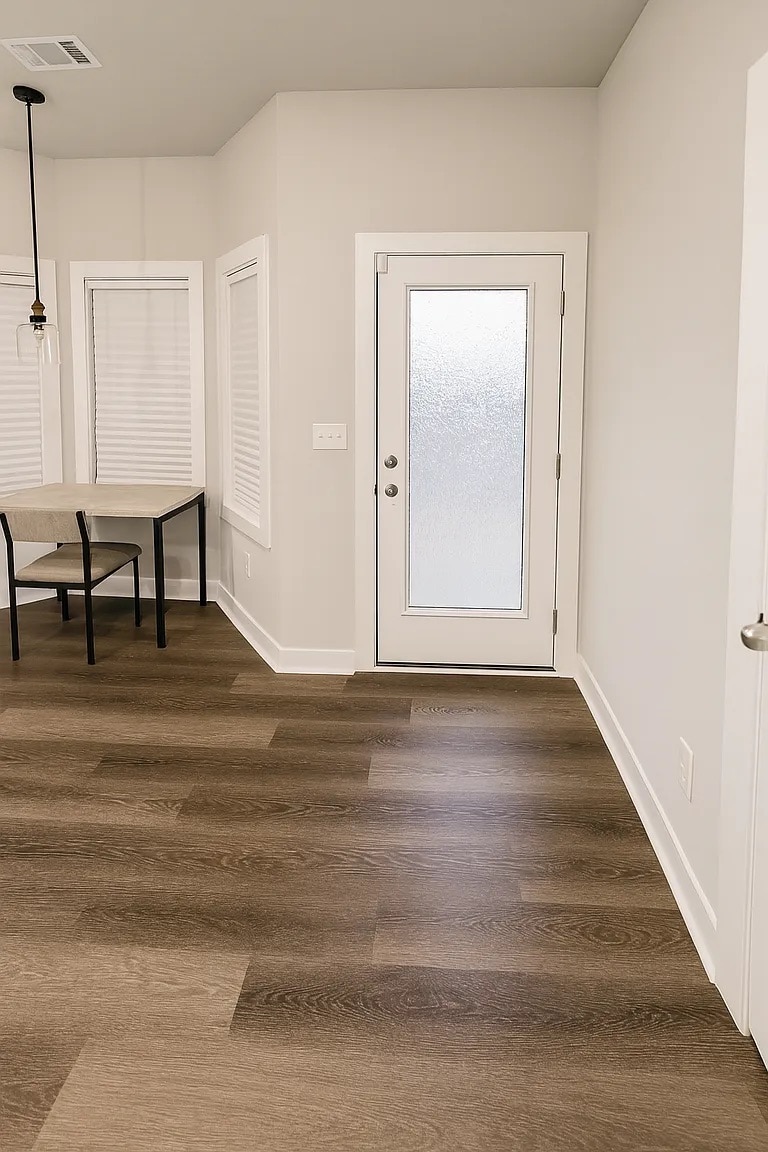 Building Photo - Room in House on Lindsey Dr