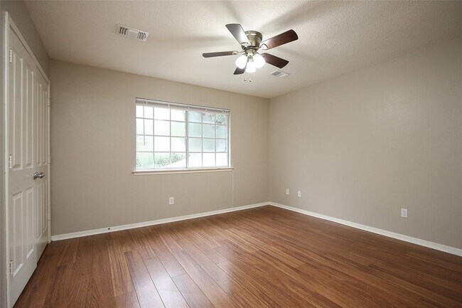 Building Photo - 98 N Cochrans Green Cir