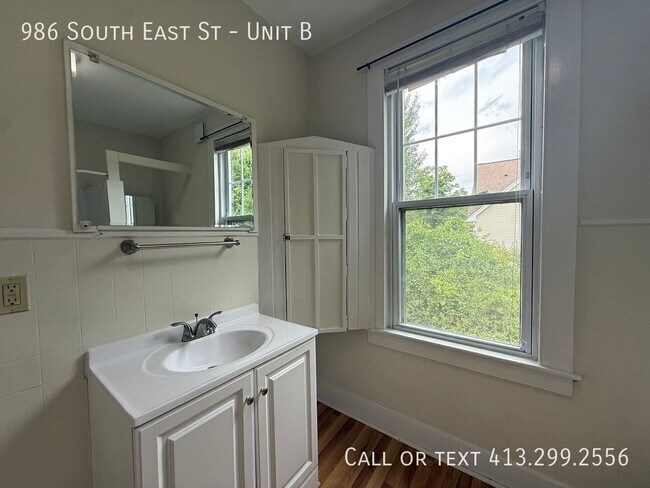 Building Photo - 986 S East St