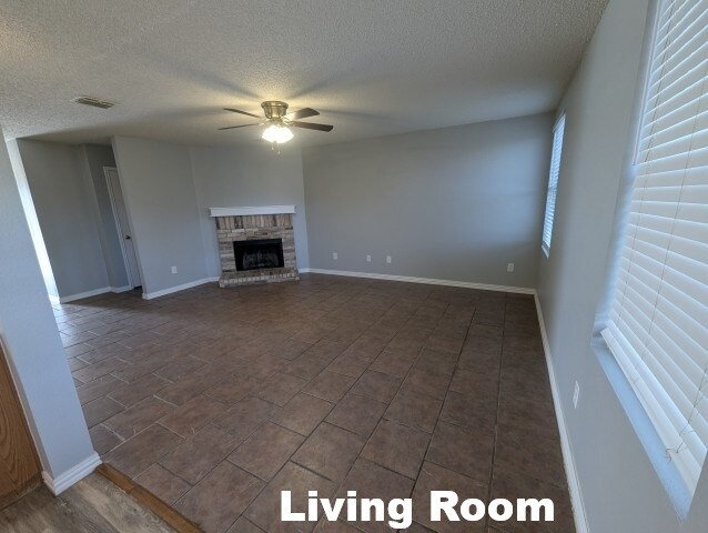 Building Photo - 1545 Fieldstone Dr