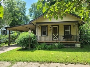 Building Photo - 1107 S Ellis St