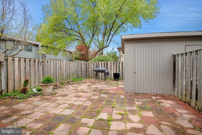 Building Photo - 1055 Cedar Ridge Ct