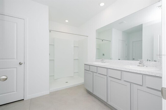 Building Photo - 17226 Reserva Dr