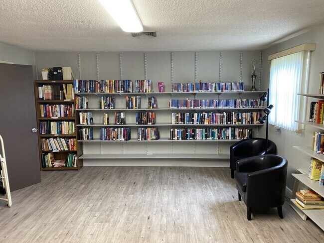 Building Photo - 502 Old Colony Rd