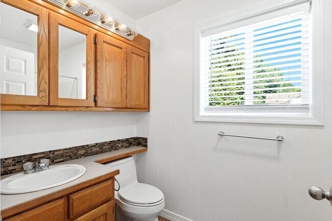 Building Photo - Single Family Ranch in Silverton