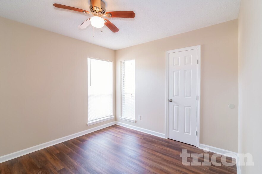Building Photo - 16027 Hidden Acres Dr