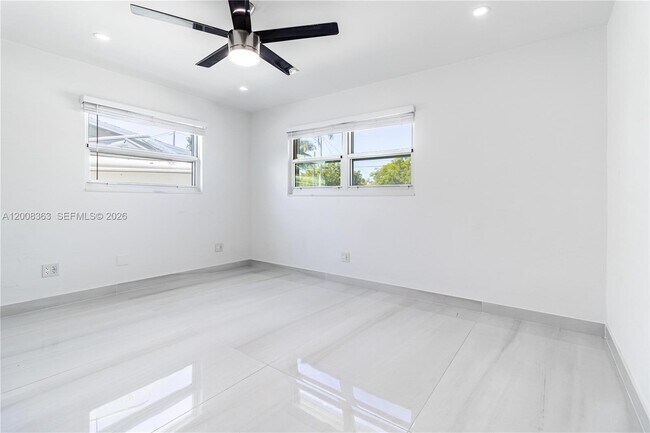 Building Photo - 4530 SW 34th Dr