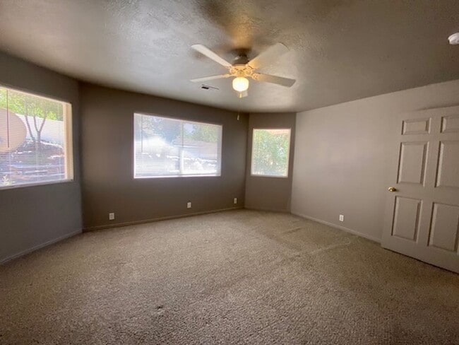 Building Photo - DARLING PROPERTY FOR RENT IN LAVERKIN!