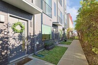 Building Photo - 4640 Munger Ave