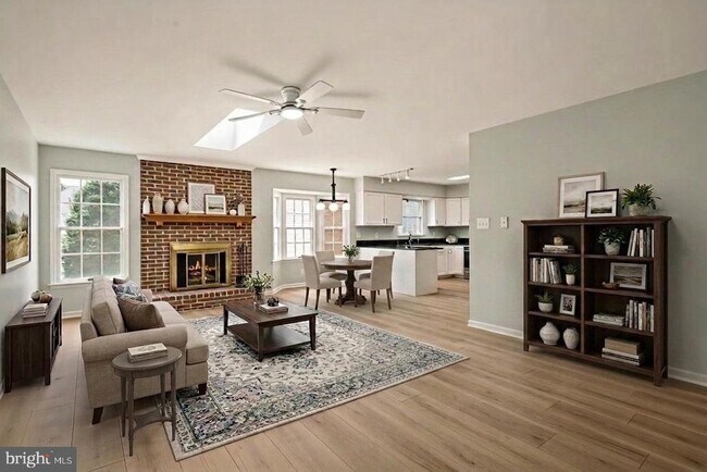 Building Photo - 13647 S Springs Dr