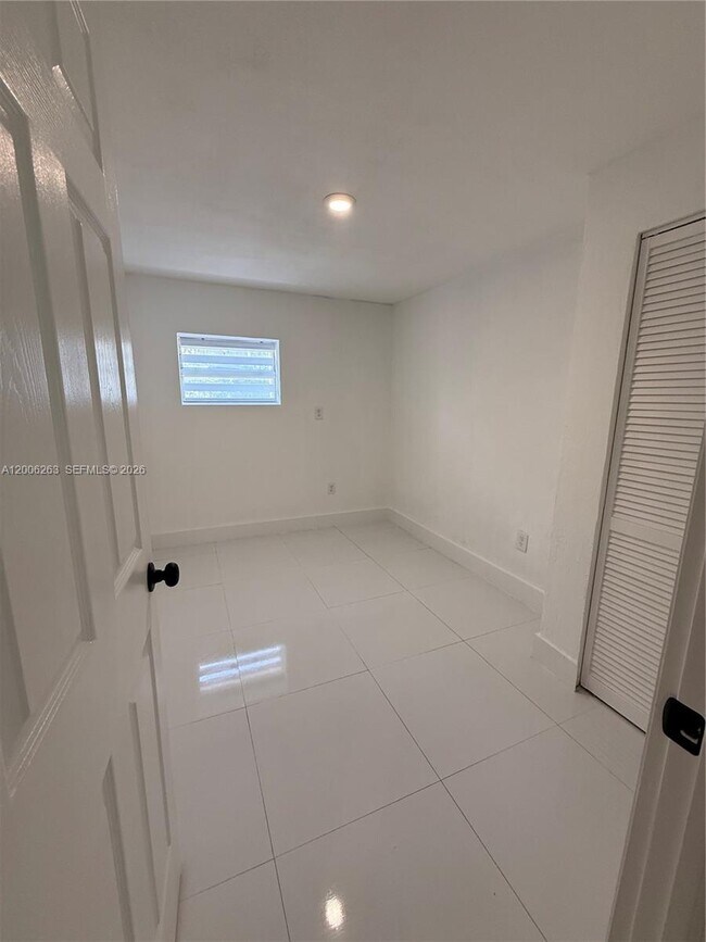 Building Photo - 6716 NW 6th Ave