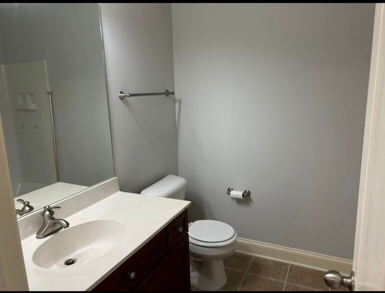 Building Photo - 735 Tulip Grove Rd