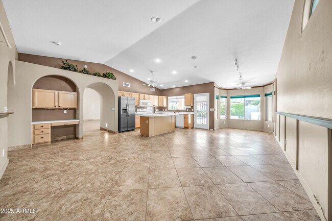 Building Photo - 5639 E Aire Libre Ave