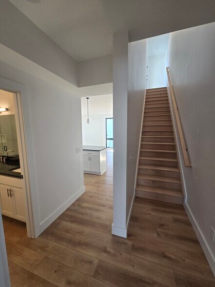 Building Photo - 2448 Professor Ave