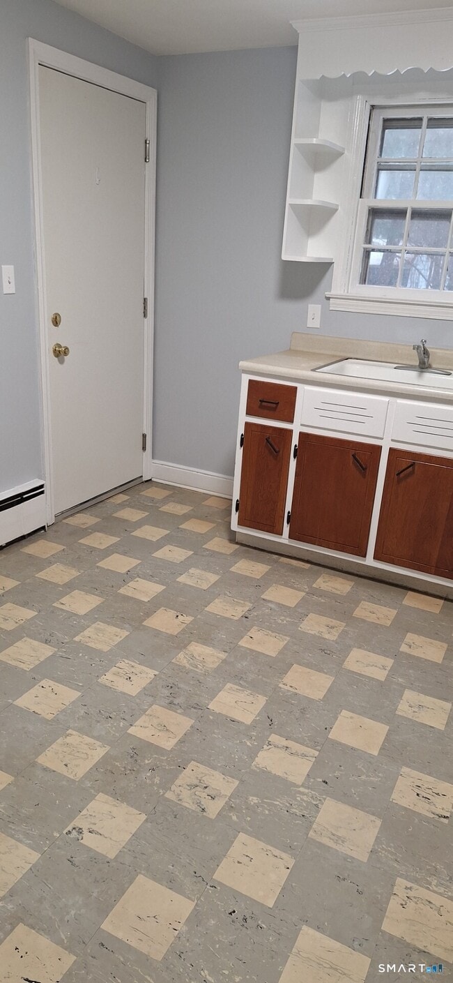 Building Photo - 10 Carpenter Rd