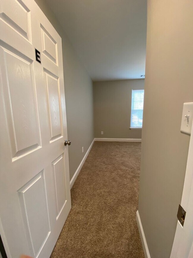 Building Photo - 162 Strickland Ave