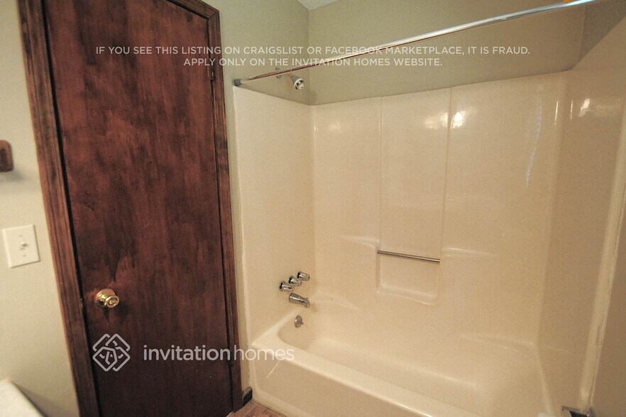Building Photo - 266 Farm Ridge Dr NE