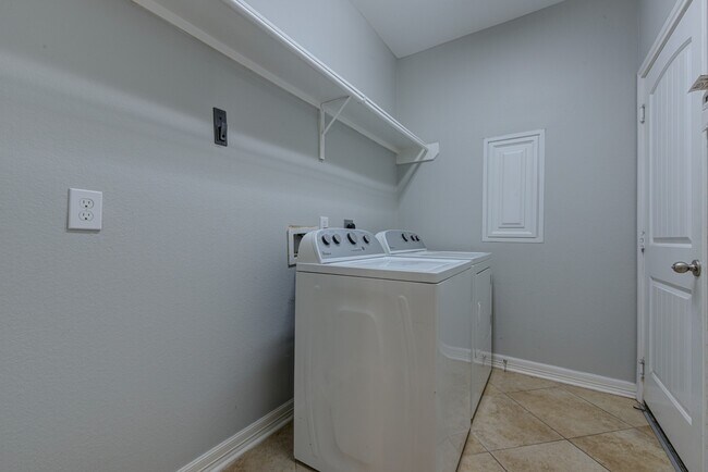 Building Photo - 10009 Boulder Bend Ln