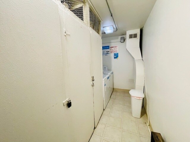 Building Photo - 960 S River Rd