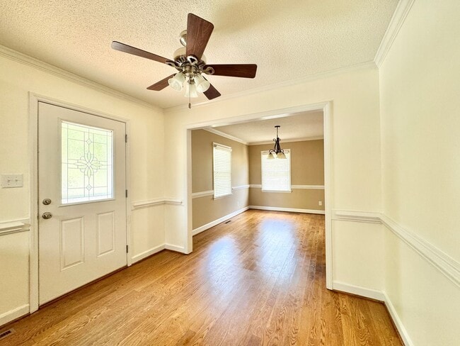 Building Photo - Spacious 3 Bedroom with Backyard Pool