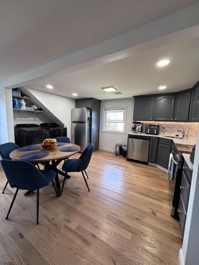 Building Photo - 1547 Lenox Pl