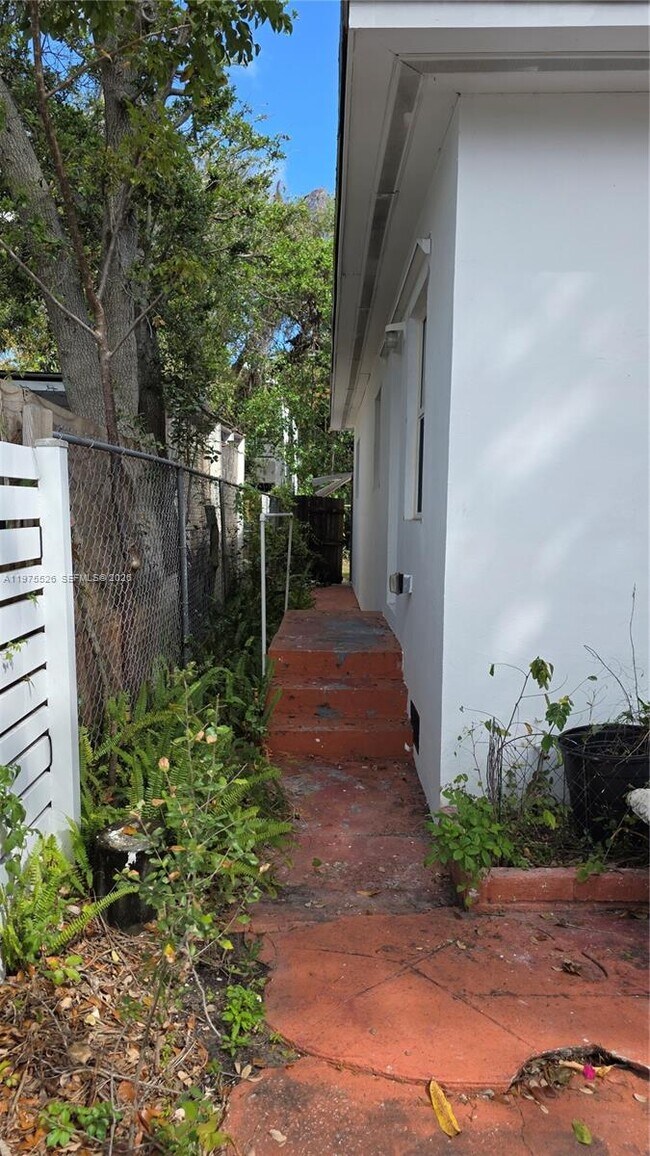 Building Photo - 5715 NW 6th Ave