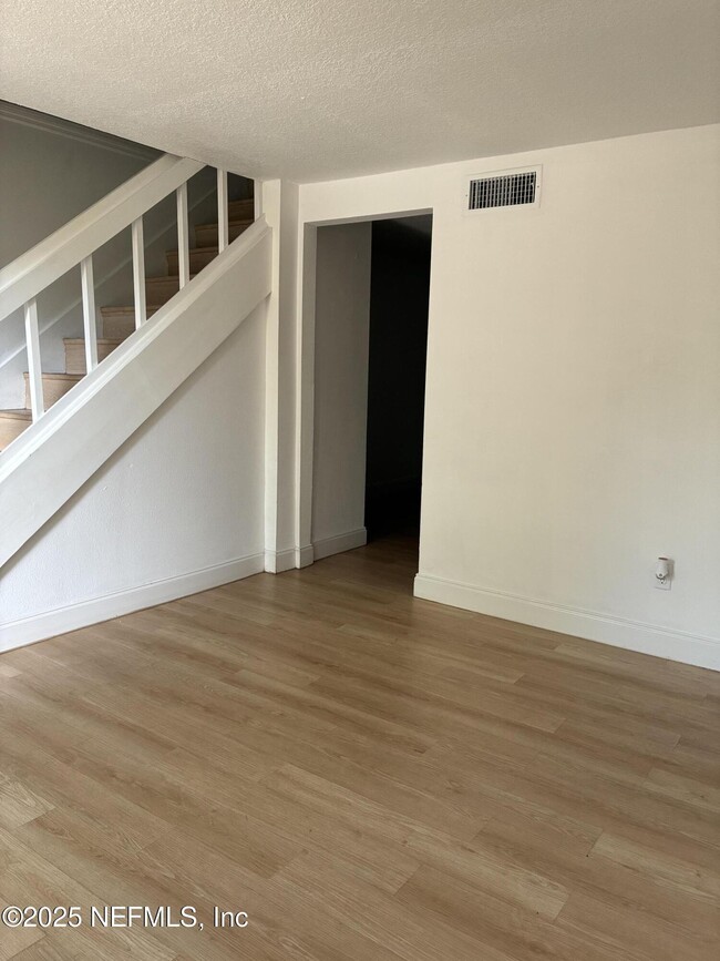Building Photo - 2647 Sunrise Village Dr