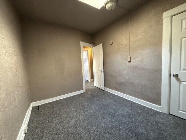 Building Photo - Two Bedroom House In Baltimore City