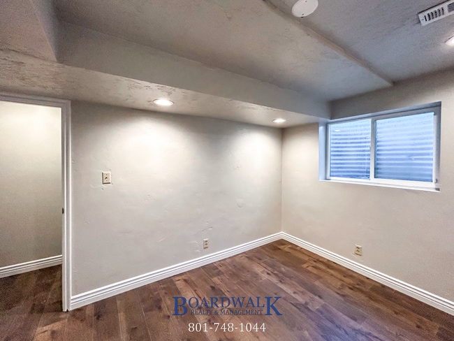 Building Photo - Remodeled & Ready 5 bed in Sandy